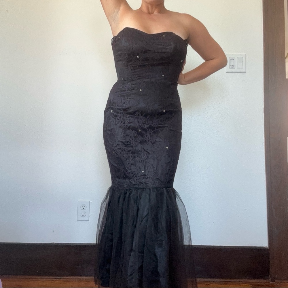 Vintage Black Lace Rhinestone Embellished Mermaid Style Strapless Formal Dress